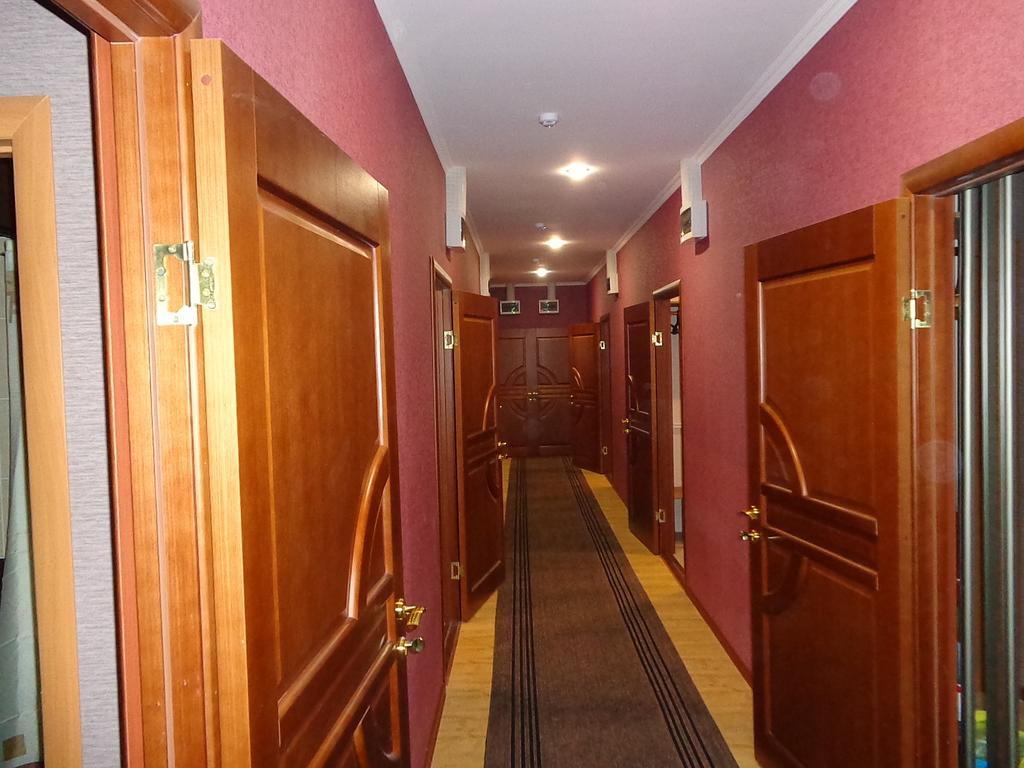 Barin Hotel Szaratov Szoba fotó